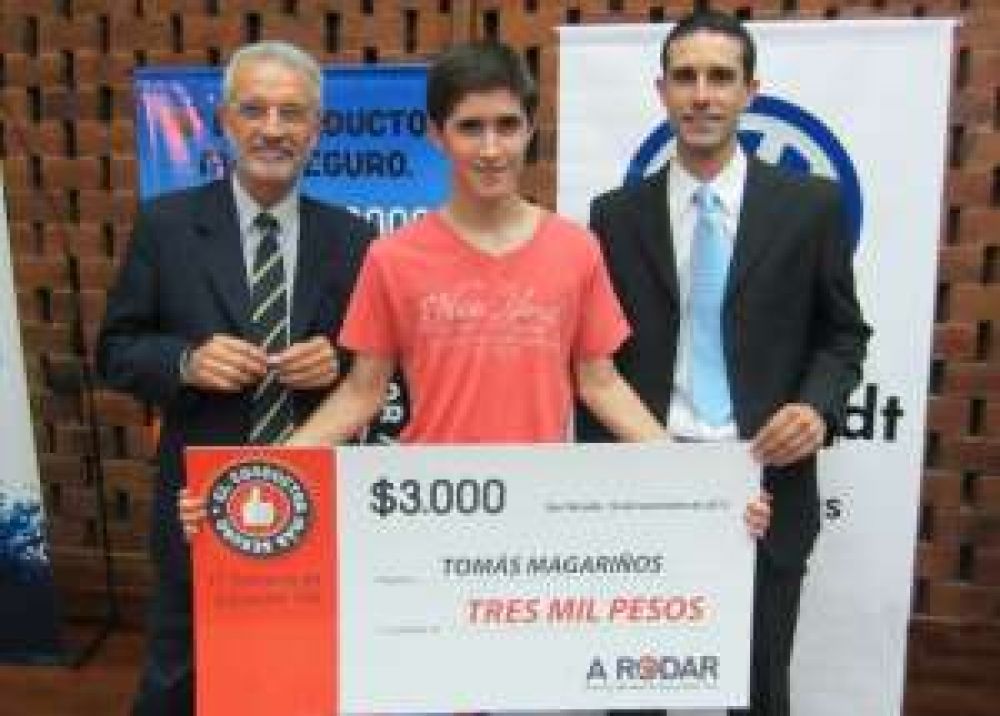 Tom�s, el adolescente que sobresale en educaci�n vial 
