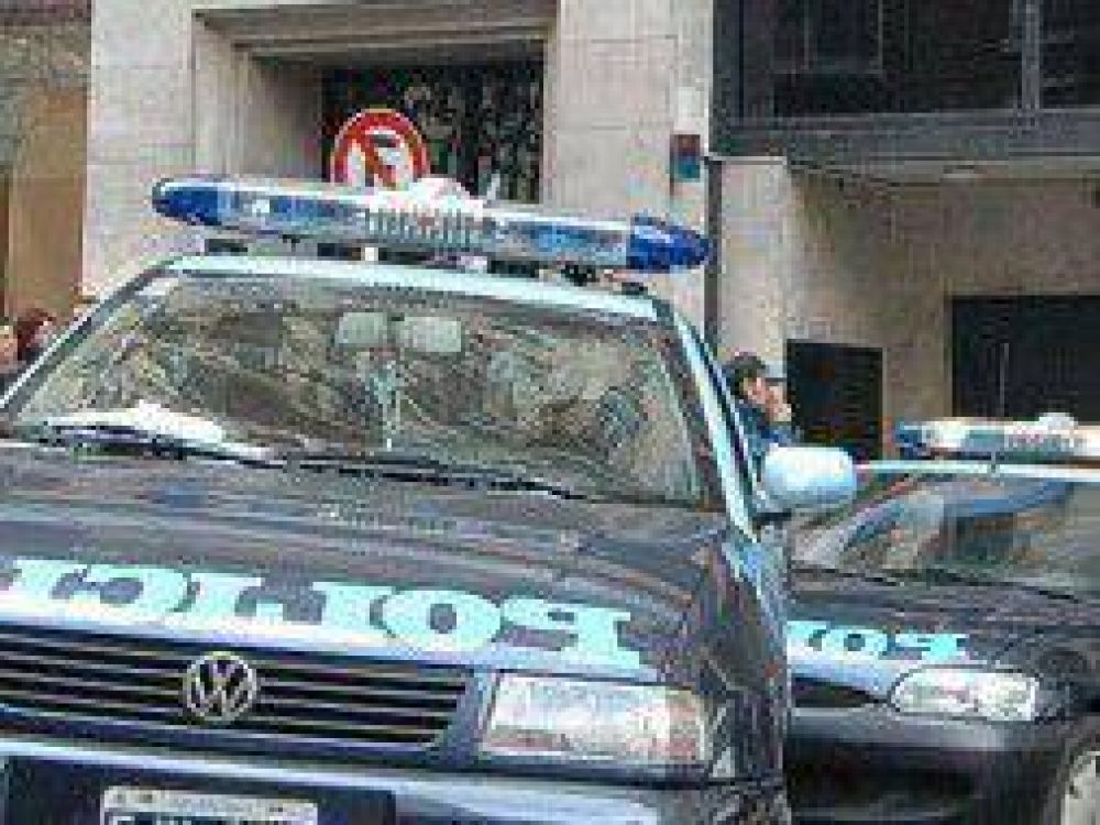Allanaron otros dos prost�bulos en Quilmes donde encontraron m�s de 30 mujeres