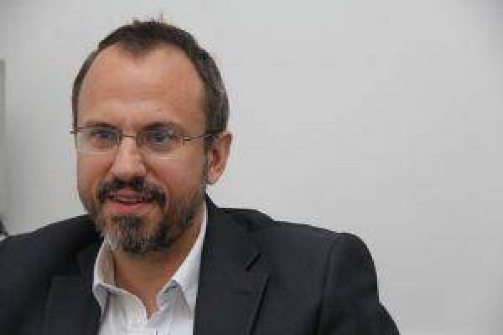 Diego Valenzuela: �Sarmiento tambi�n fue un periodista militante� 