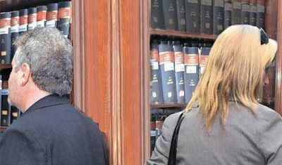 Dos senadores abandonaron el ARI y votar�n por adelantar las elecciones