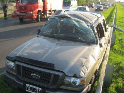 Vuelco fatal: tres muertos en una camioneta que llevaba 23 personas 