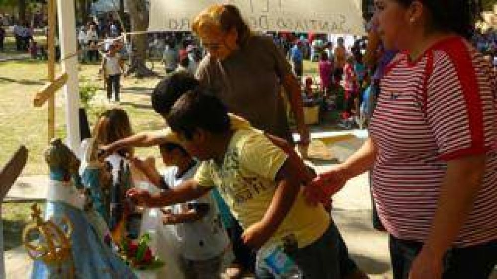 Peregrinos santiague�os caminan hacia Catamarca para visitar a Mar�a 