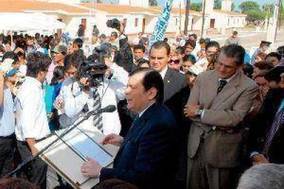 El gobernador entregar� 690 viviendas en la capital santiague�a y en La Banda 