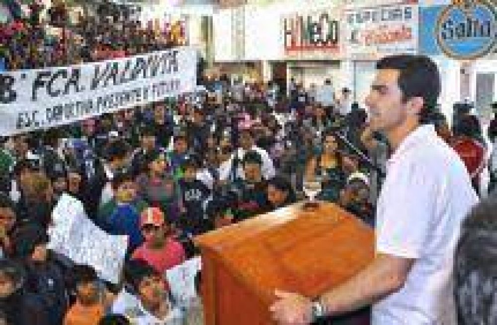 Urtubey encabez� un acto en el Centro Vecinal de Villa Belgrano 