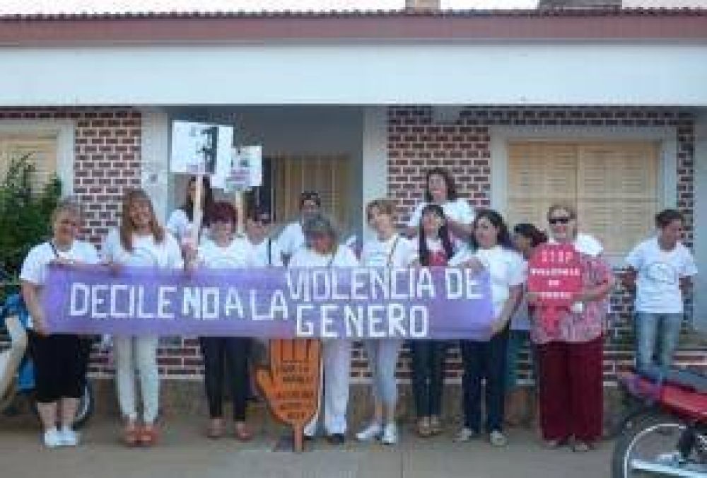En Senz Pea hubo marcha por el Da de la No Violencia contra la Mujer 