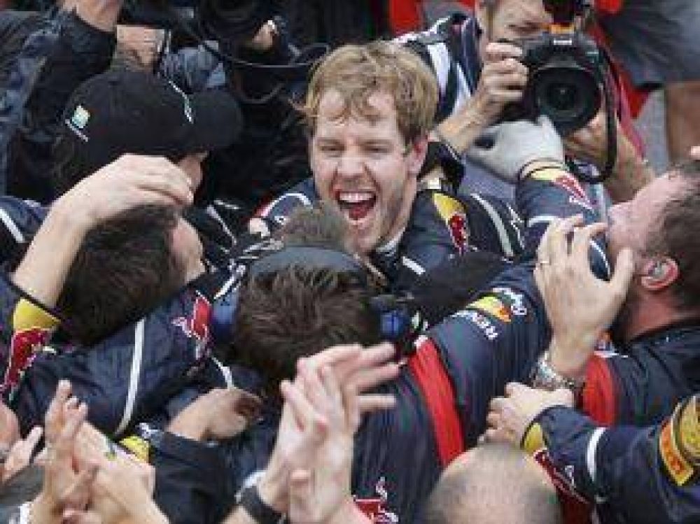 Vettel fue sexto y se consagr� como tricampe�n m�s joven de la F�rmula Uno