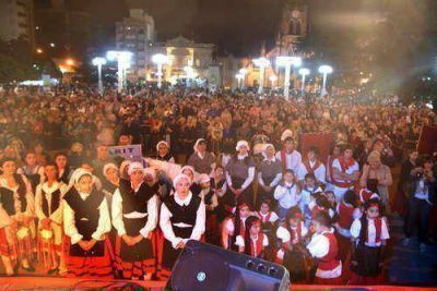 SE REALIZ� LA XVII FIESTA DE LAS COLECTIVIDADES