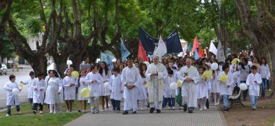 Alrededor de 300 ni�os tomaron la segunda comuni�n