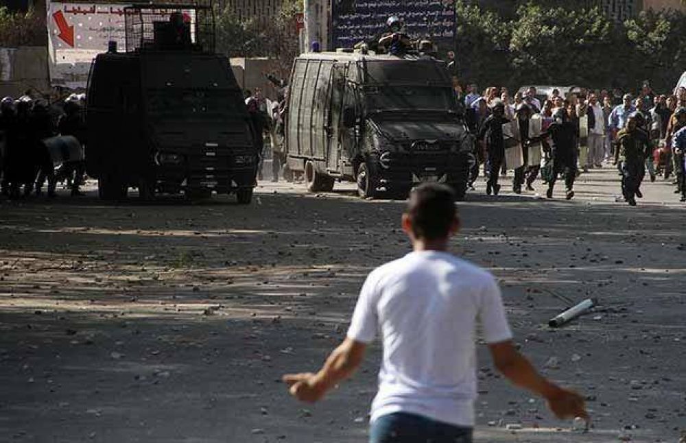 Egipto: siguen las manifestaciones contra los superpoderes de Mursi