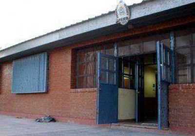Apedrean comisar�a en San Lorenzo y un joven recibe un disparo de escopeta 