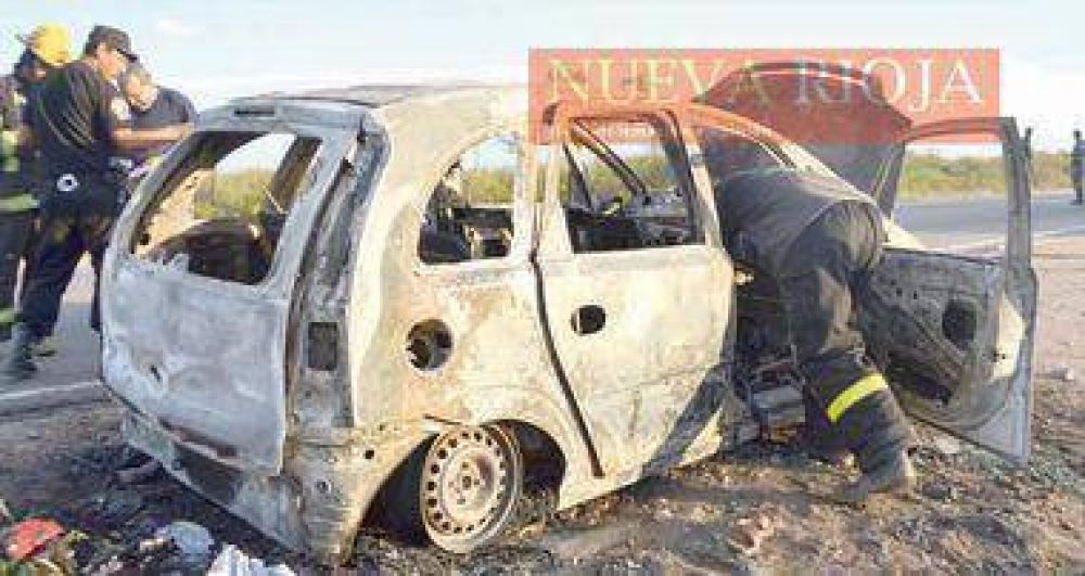 Voraz incendio provoc� da�os totales en un auto la Ruta 38 
