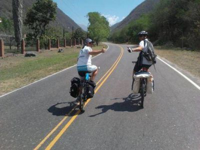 Dos catamarque�os unir�n Usuhaia y La Quiaca en bicicleta‏