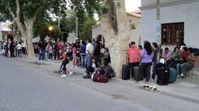 120 alumnos partieron a R�o Tercero en un viaje de turismo social de la Naci�n