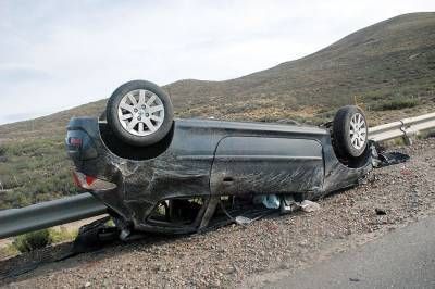 Madre e hijo lesionados tras un vuelco en la bajada de Ca�ad�n Ferrays