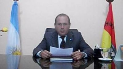 Denunci� a Hoffman por retenci�n indebida de sueldo