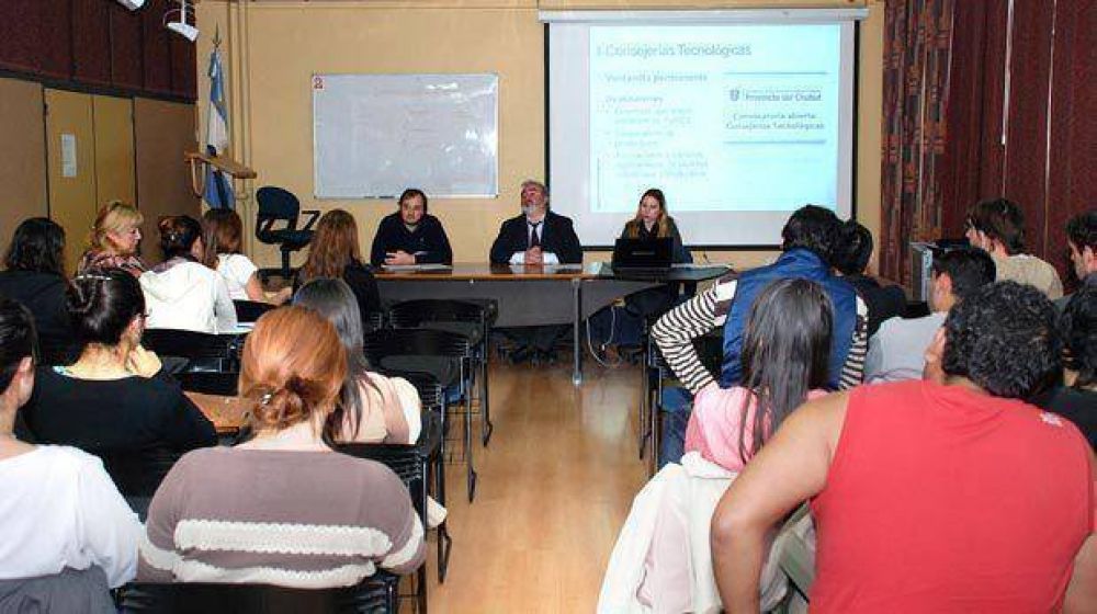 El Gobierno present� programas de desarrollo tecnol�gico para estudiantes universitarios