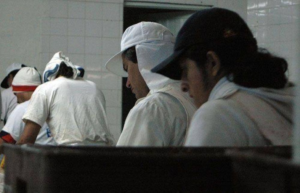 Clausuran una planta pesquera y un frigor�fico