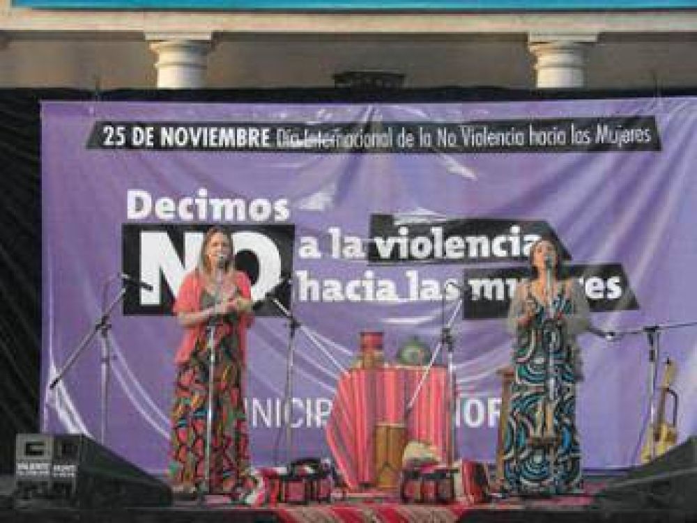 Marcha por la NO violencia hacia las mujeres en las calles de Mor�n