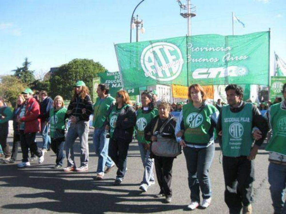 ATE Pilar - Exaltaci�n de la Cruz se moviliza para pedir mejoras para los trabajadores municipales