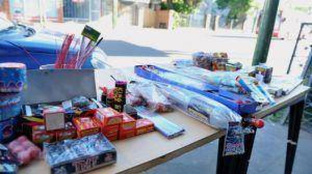 Refuerzan controles municipales en locales de venta de pirotecnia