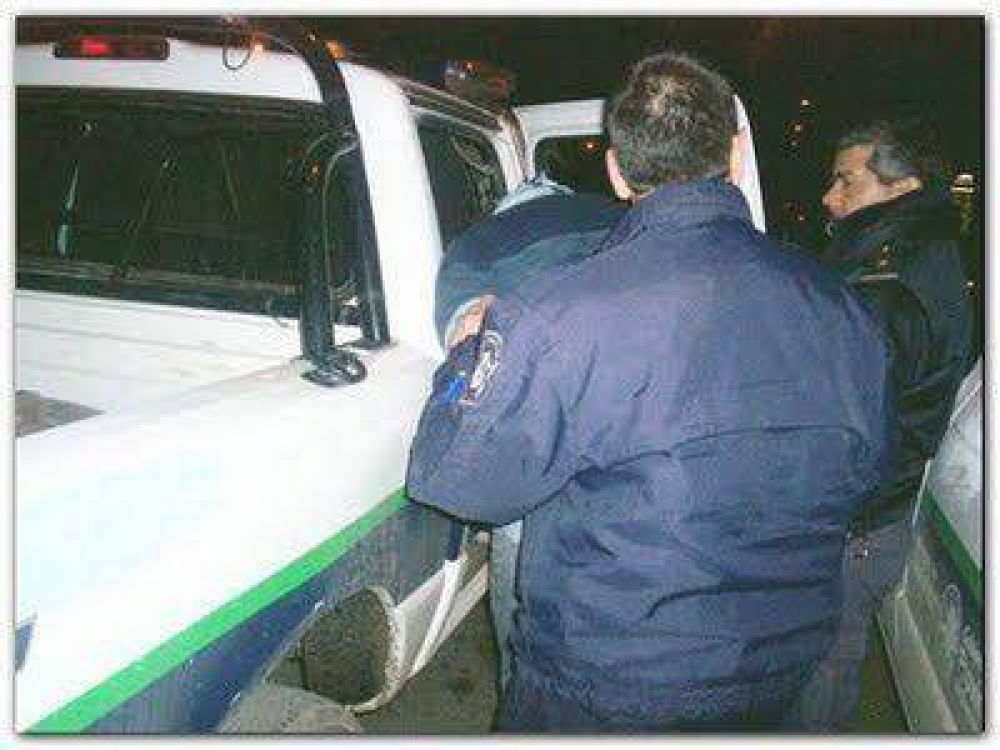 CAYO UN PR�FUGO DETENIDO POR VIOLENTOS ROBOS