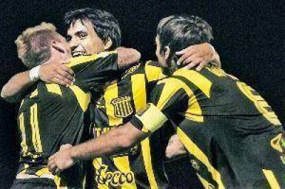 A pura contundencia, Mitre venci� a Sportivo Fern�ndez y sigue en lo m�s alto de la Zona 1 