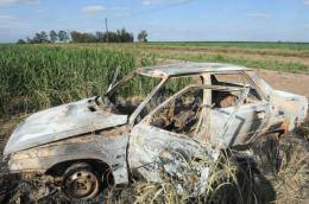 Hallan un cuerpo calcinado, dentro de un auto, en Ca�ada de Viclos 