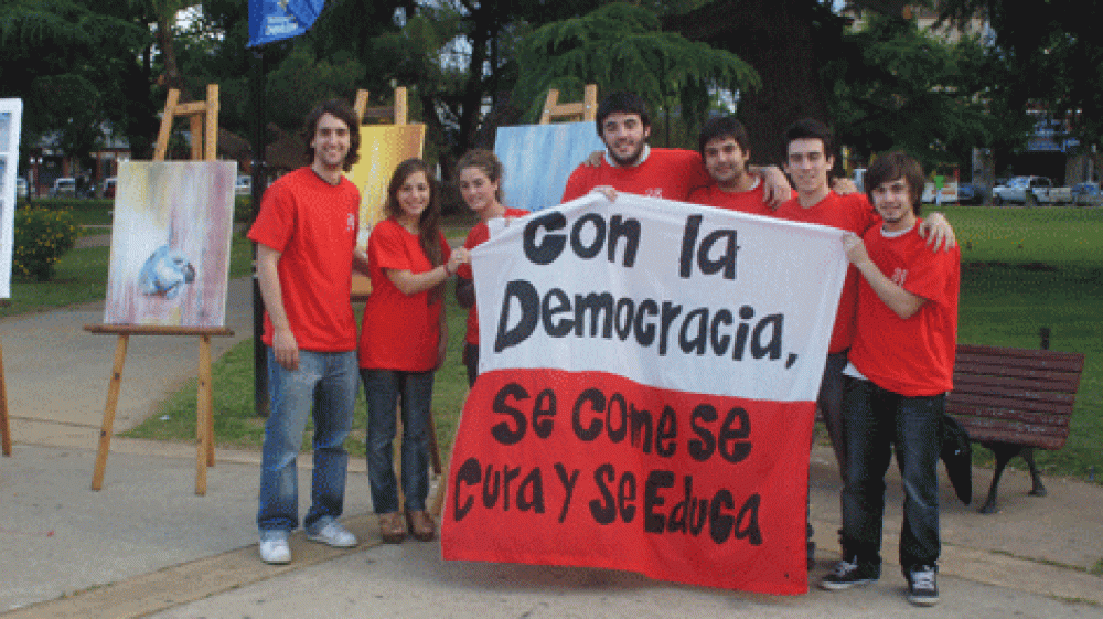 La Juventud Radical celebr� el 29� aniversario de la vuelta de la democracia 
