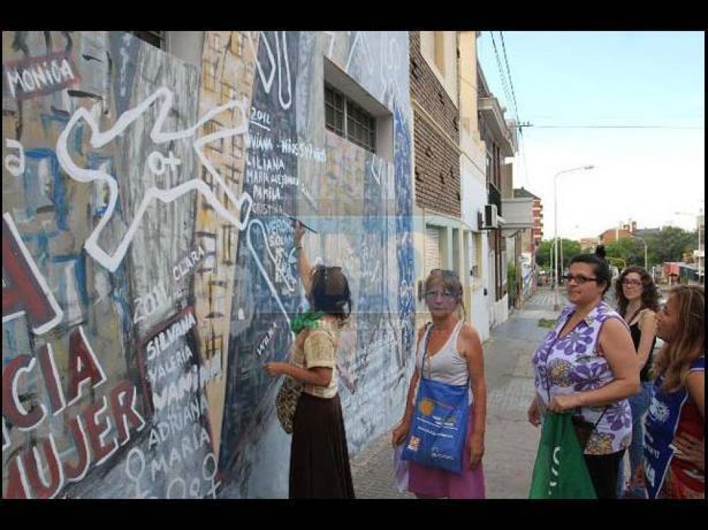 Pintaron los nombres de las vctimas de femicidios en Entre Ros en 2012