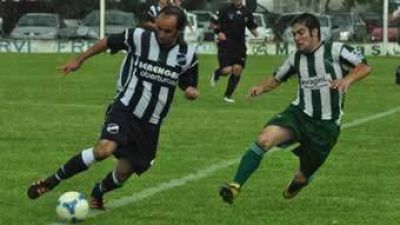 Ferro y Argentino empataron en la apertura del triangular