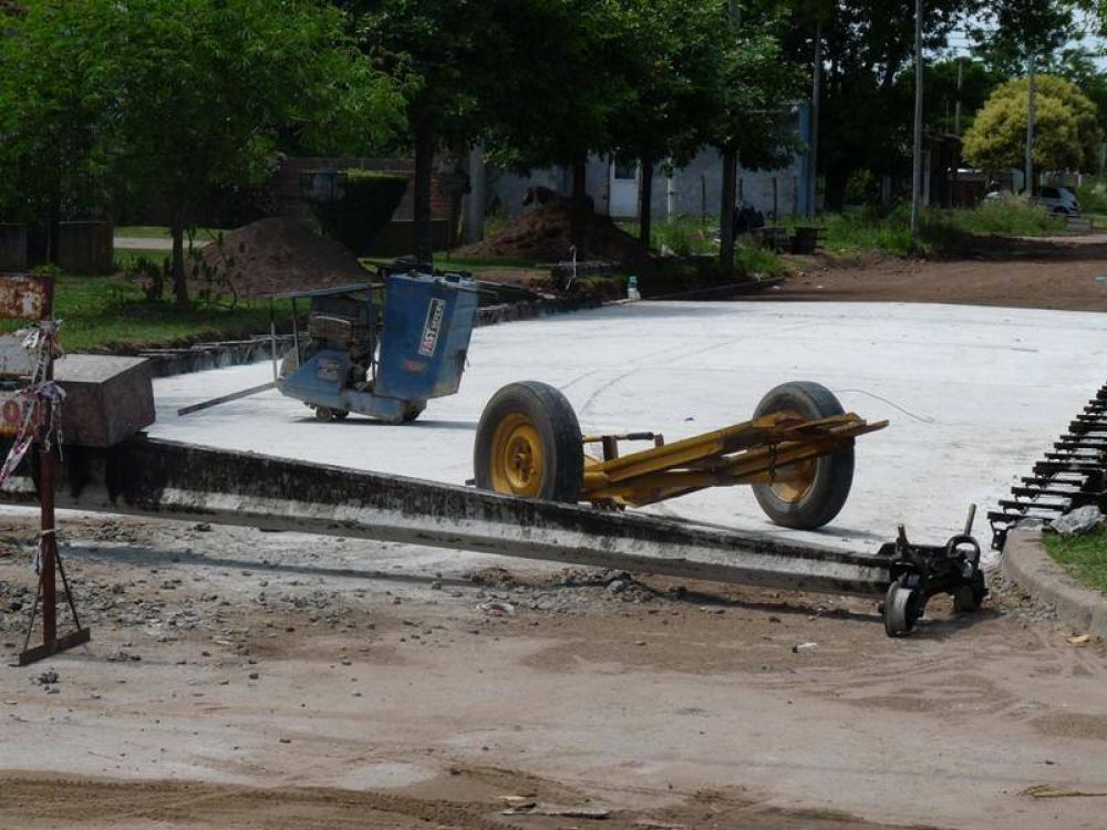 Contin�an la obra de pavimento en Saladillo y en Del Carril