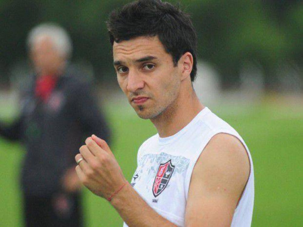 Scocco puede entrar en la historia de Newell's si termina el torneo como goleador