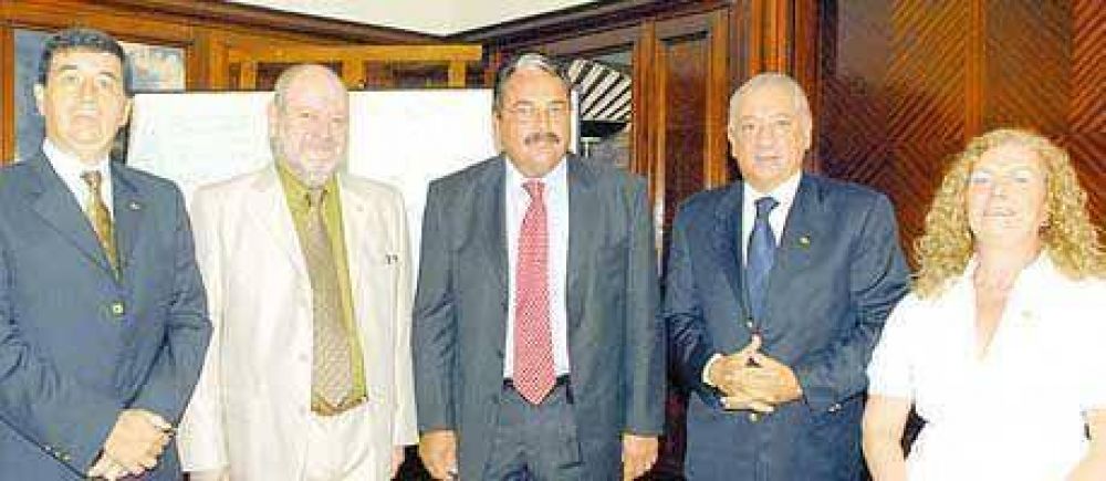 Hryniewicz se reuni� con Daniel Cameron por tema de gas natural y tarifas el�ctricas.