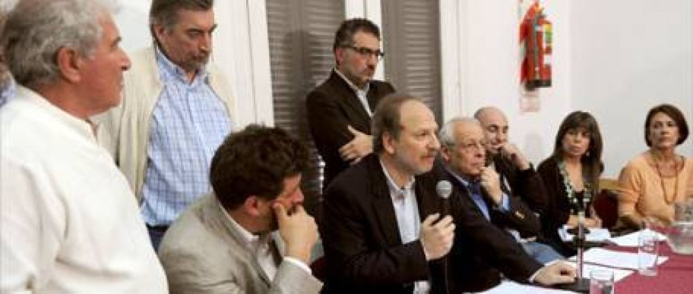 Scioli cuestion� la judicializaci�n de la opini�n "provenga de donde provenga"