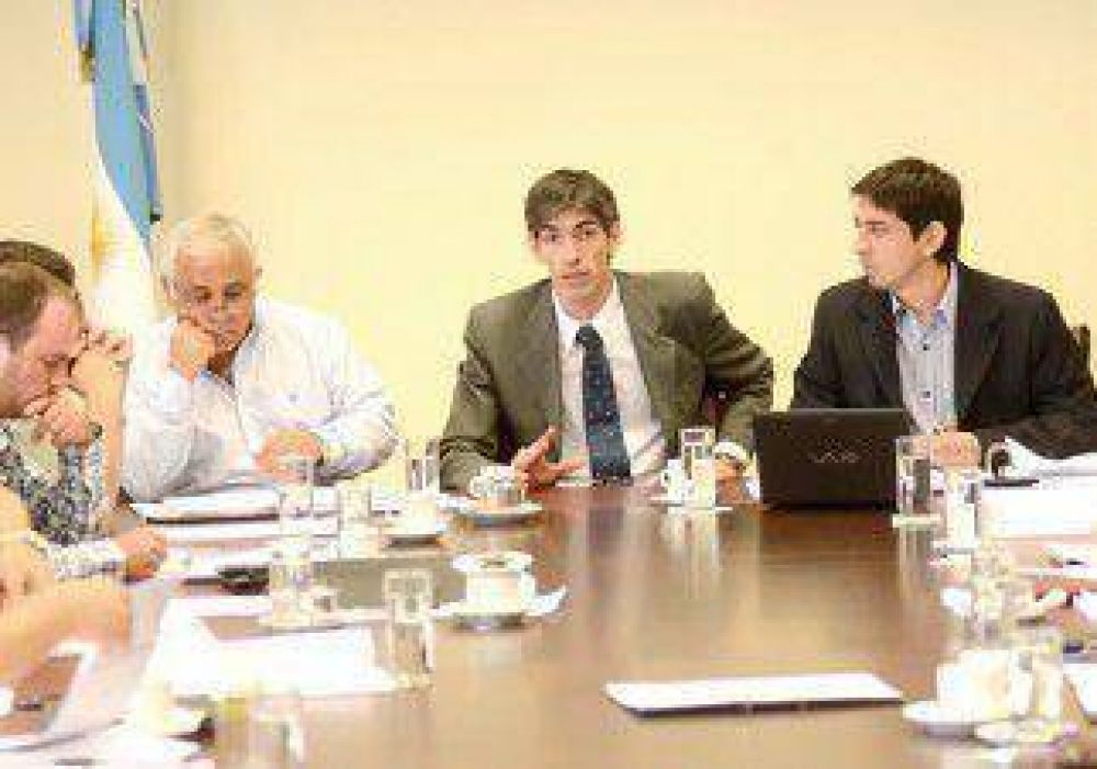 Obeid neg� v�nculos con la dictadura y logr� el aval de los diputados 
