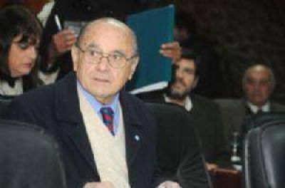  Los m�dicos amenazan con renuncias masivas