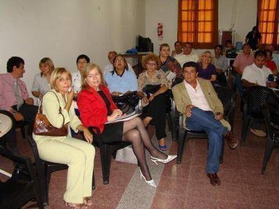 Comello y delegados zonales coordinan  aplicaci�n de evaluaci�n por resultados.