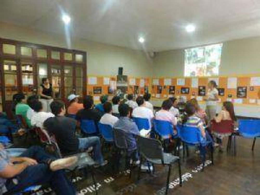 Capacitaci�n por el tema del dengue