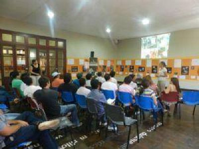 Capacitaci�n por el tema del dengue