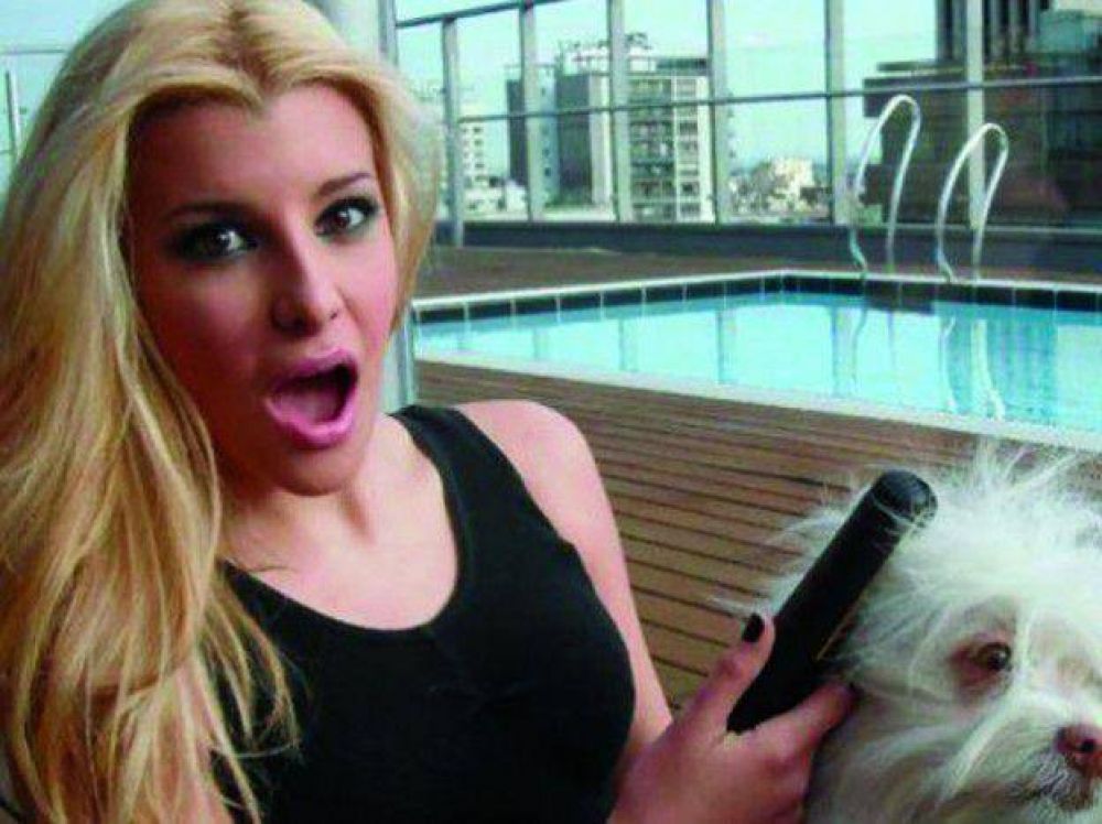 Charlotte Caniggia: Es un sue�o hacer teatro en Villa Carlos Paz