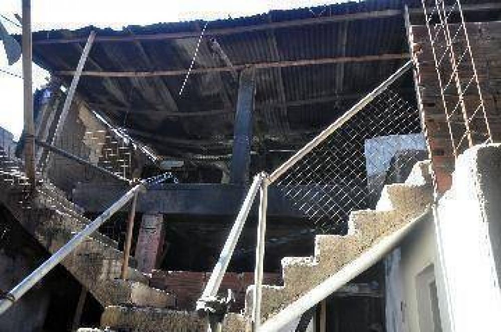 El fuego afect� varias viviendas en Cipolletti