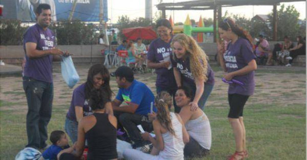 La Secretaria de la Mujer realizo campa�a de concientizaci�n en el Parque de la Ciudad 