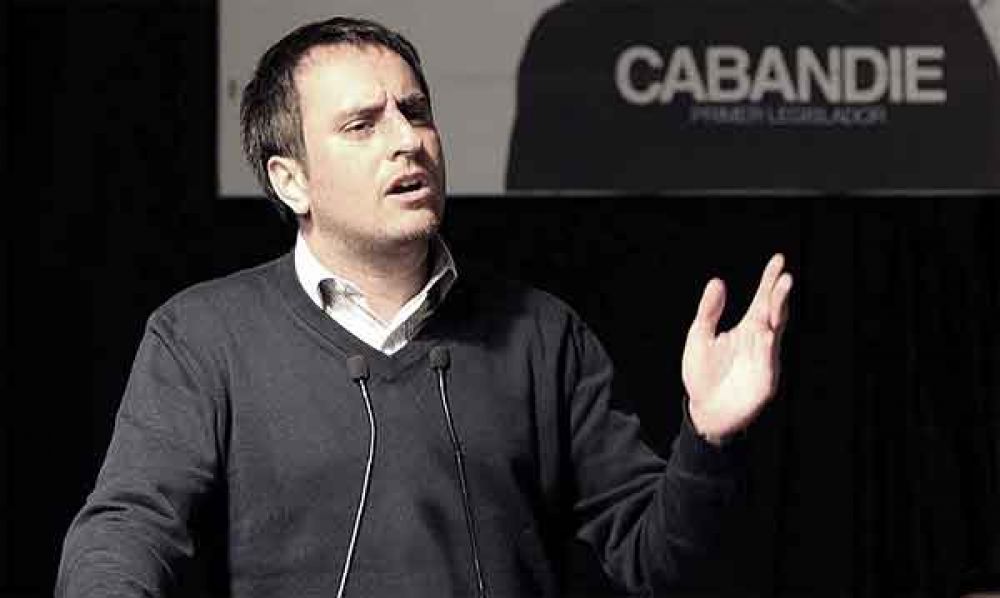 Para Cabandi�, "Macri configura un Estado bobo"