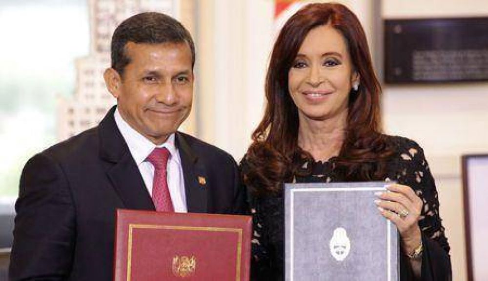 El Gobernador acompa�� a la Presidenta en el recibimiento a Ollanta Humala  