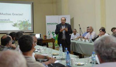 �lvarez se reuni� con representantes del Banco Mundial  