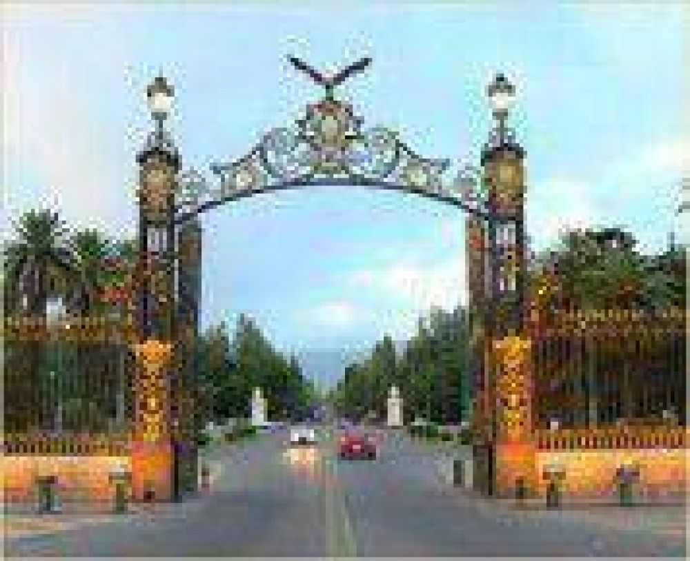 Restaurar�n los m�ticos portones del Parque General San Mart�n 