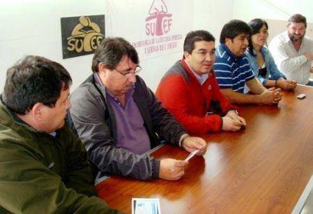 SUTEF, SEJUP, la agrupaci�n ANUSATE y la CTA repudiaron la decisi�n de ATE