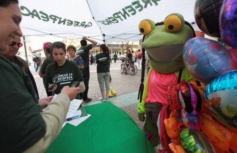 Greenpeace contin�a con su campa�a en favor de la Reserva Natural del Puerto