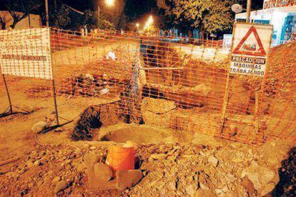 Suspendieron la obra de cloacas de Rawson: