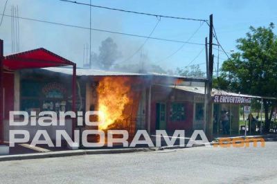 Dos comercios fueron consumidos por las llamas 
